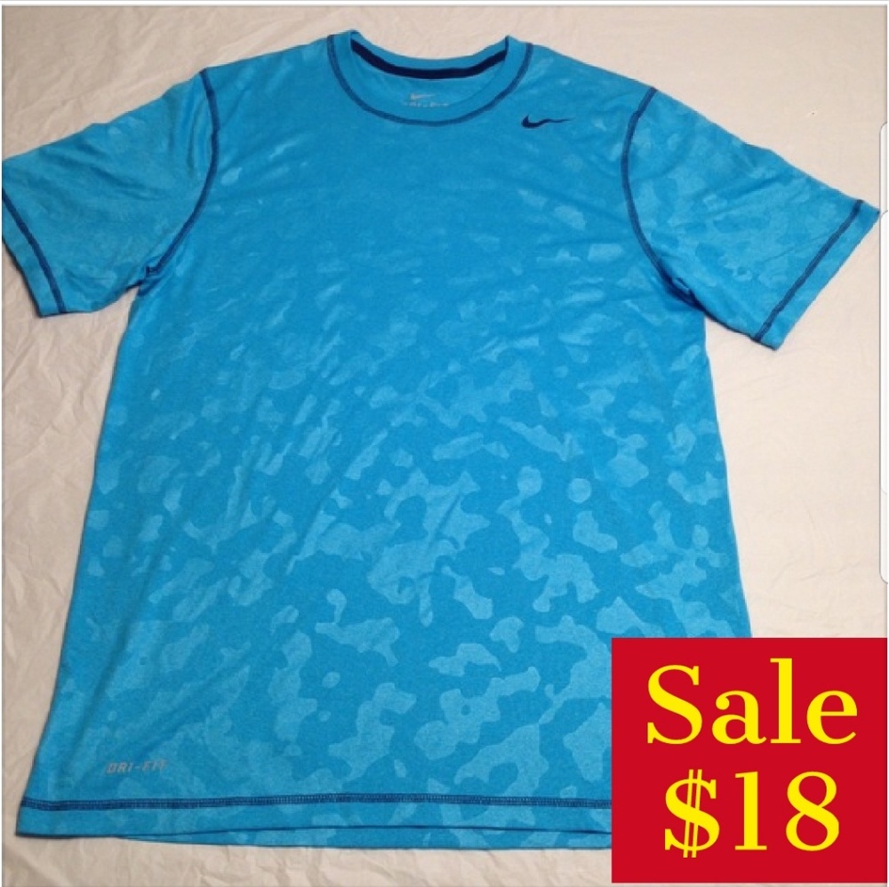 Nike men's tee